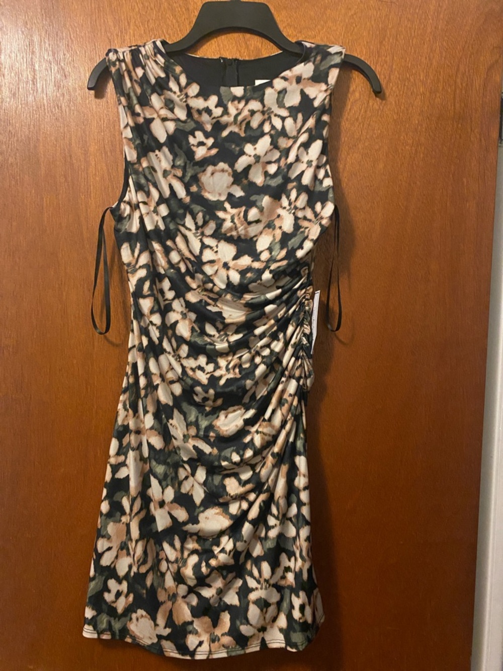 Premier Amour Floral Draped Sleeveless Dress in Black and Cream. Size 6